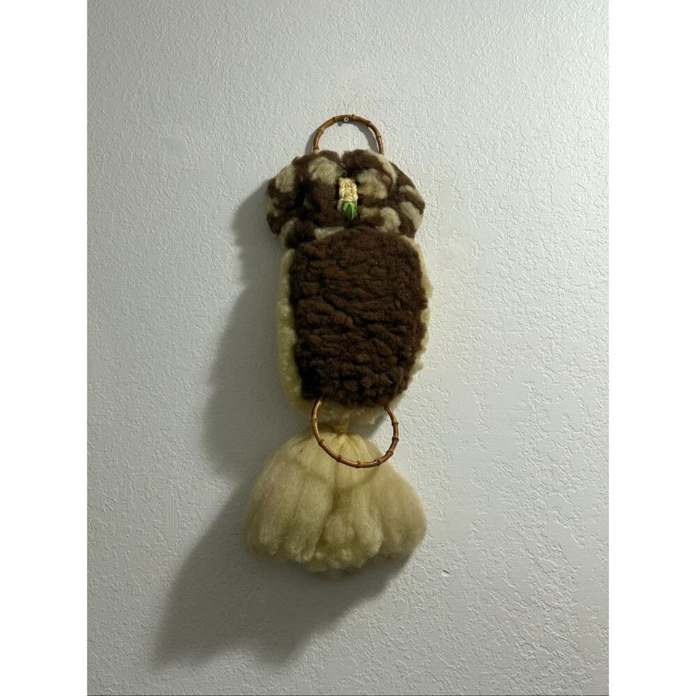 70s Fluffy Fiber Art Macrame Owl Wall Hanging. Vintage Boho Macrame Craft‎ 32"